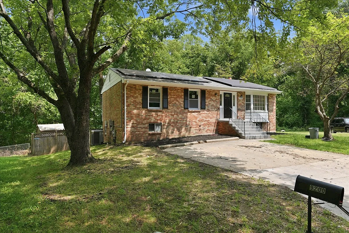 6 bed, 3.5 bath, 2484 sqft, $3,400 — Photo 1