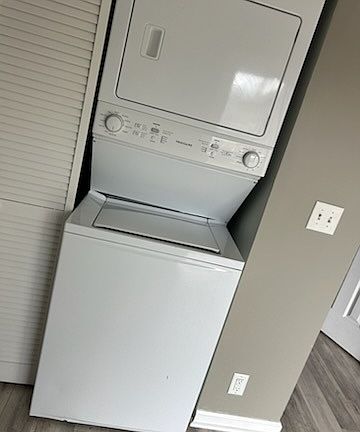 3rd image of 1010 Country Club Rd APT K4