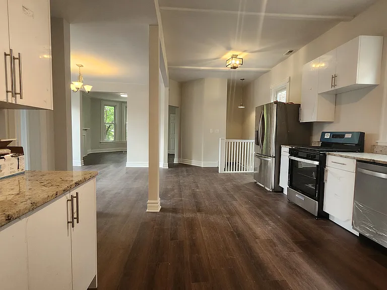 2330 W Erie St #2F — Photo 7
