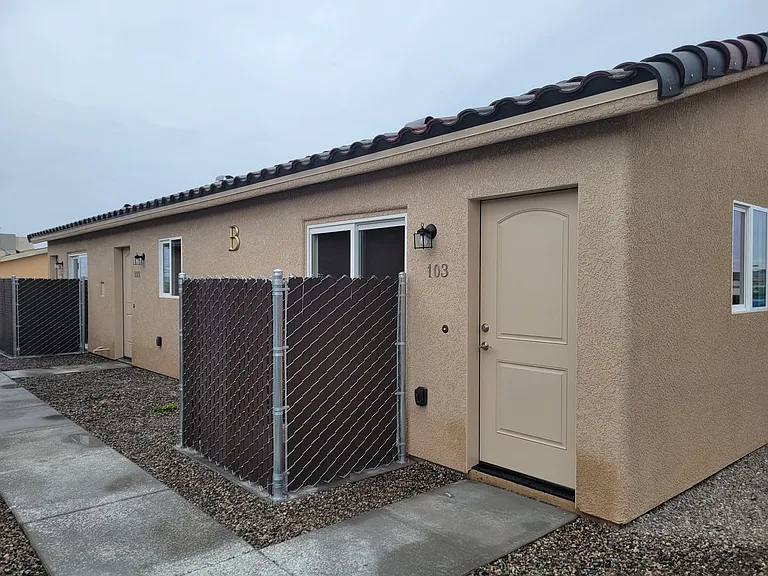 2544 Hillview Dr — Photo 5