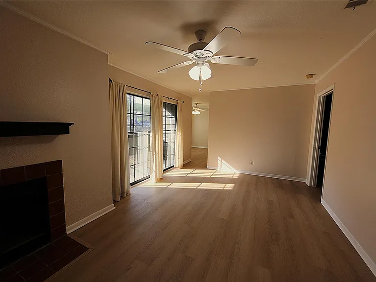 1510 W North Loop Blvd #412 — Photo 3