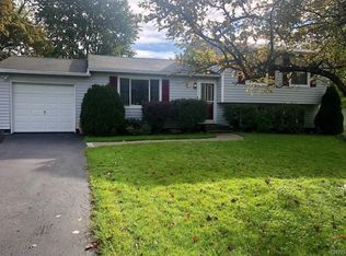 7437 Farmstead Rd, Liverpool, NY 13088