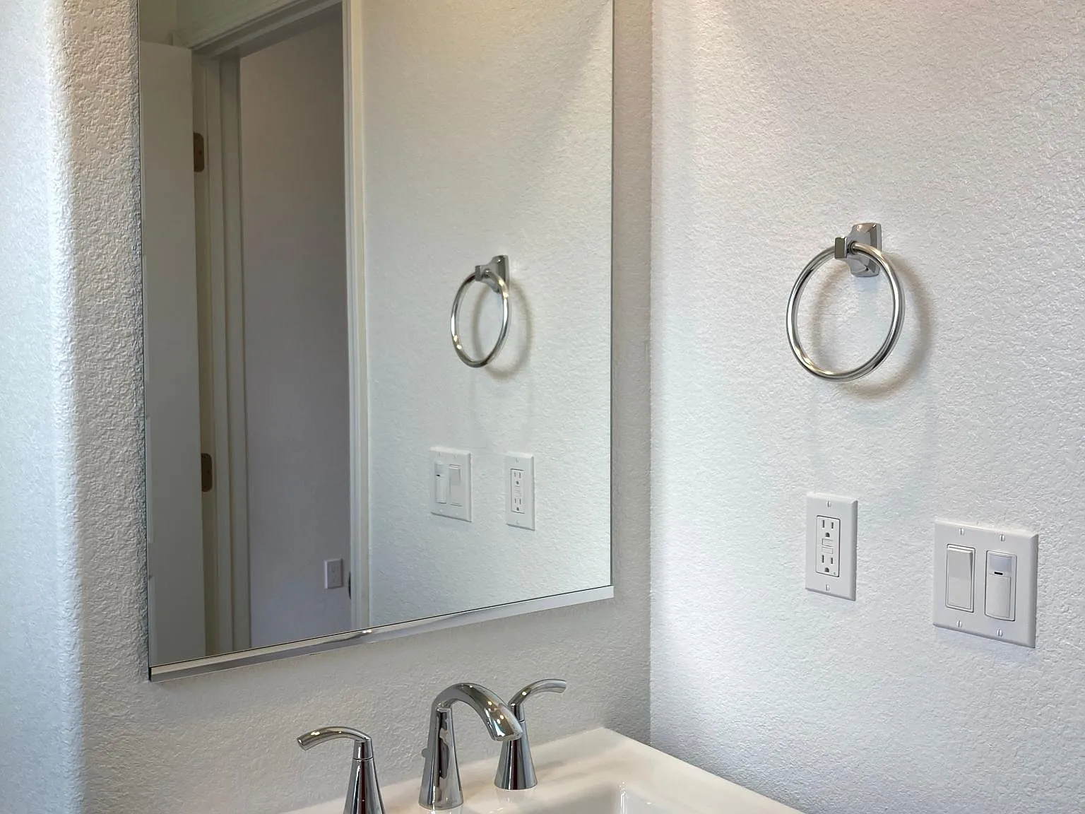 4 bed, 2786 sqft, $3,850 — Photo 4