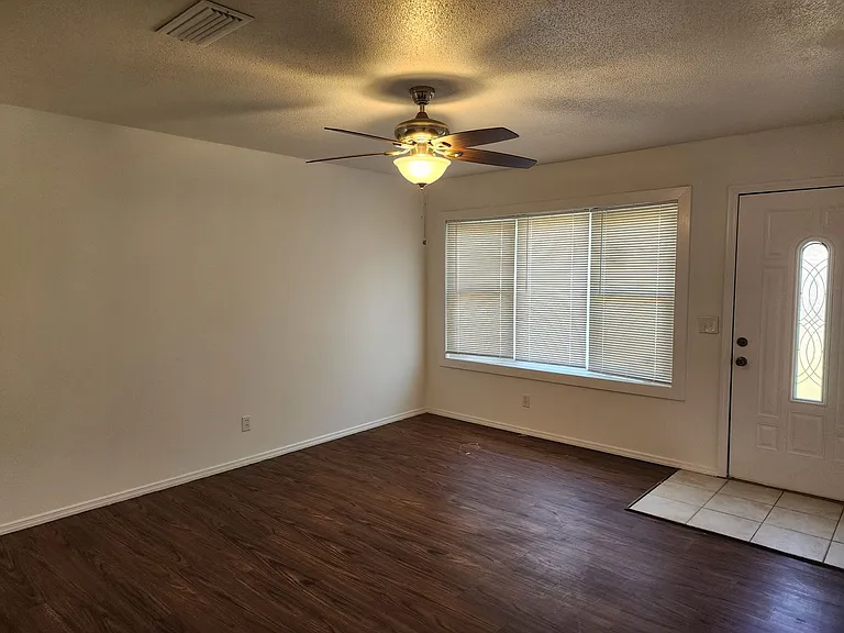 1804 Arthur Ave — Photo 4