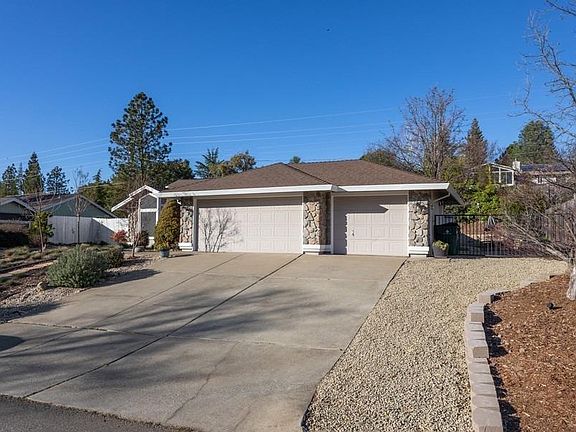 3rd image of 3011 Camerosa Cir