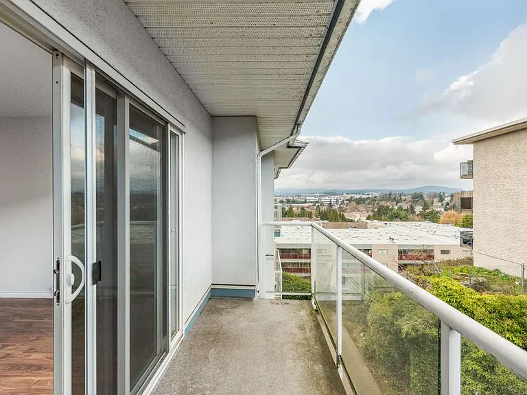 3234 Quadra St — Photo 10