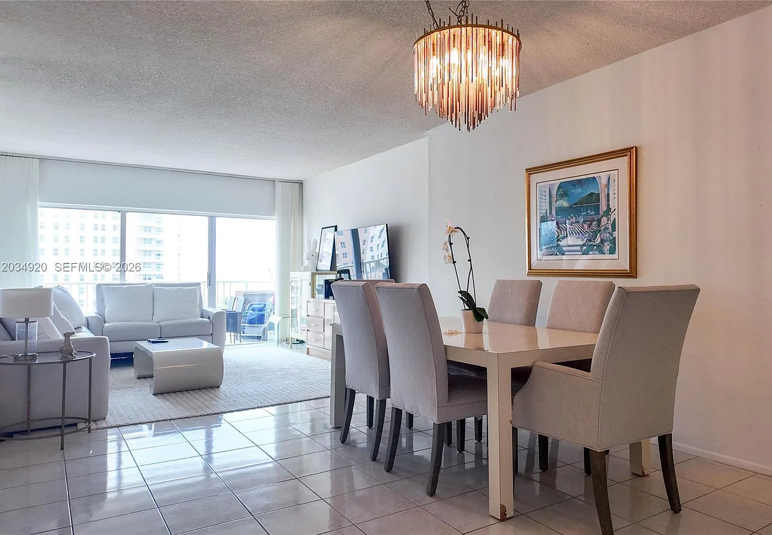 Hemispheres Condo — Photo 2