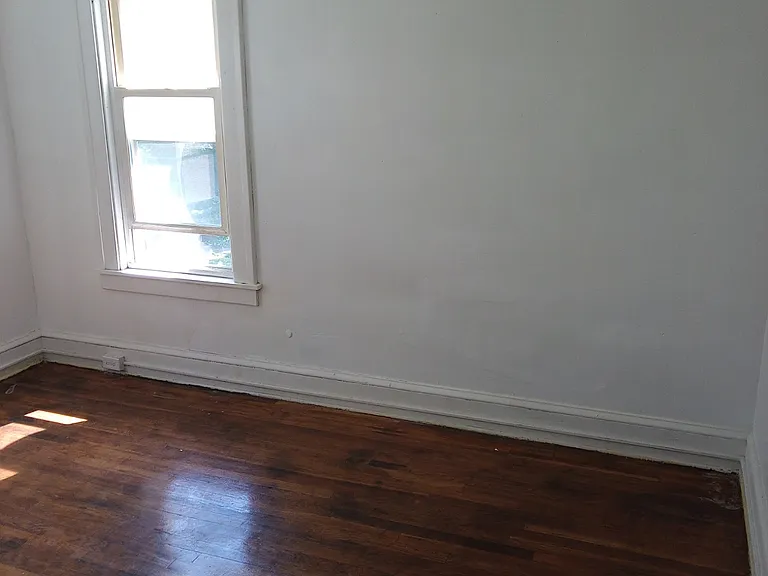 408 Roosevelt Ave #2S — Photo 6