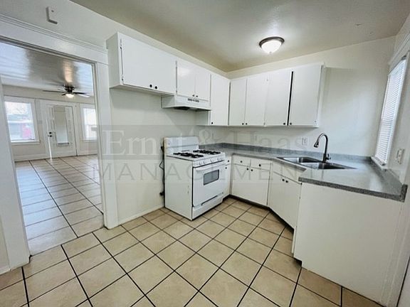 4th image of 826 Magnolia Ave APT 4