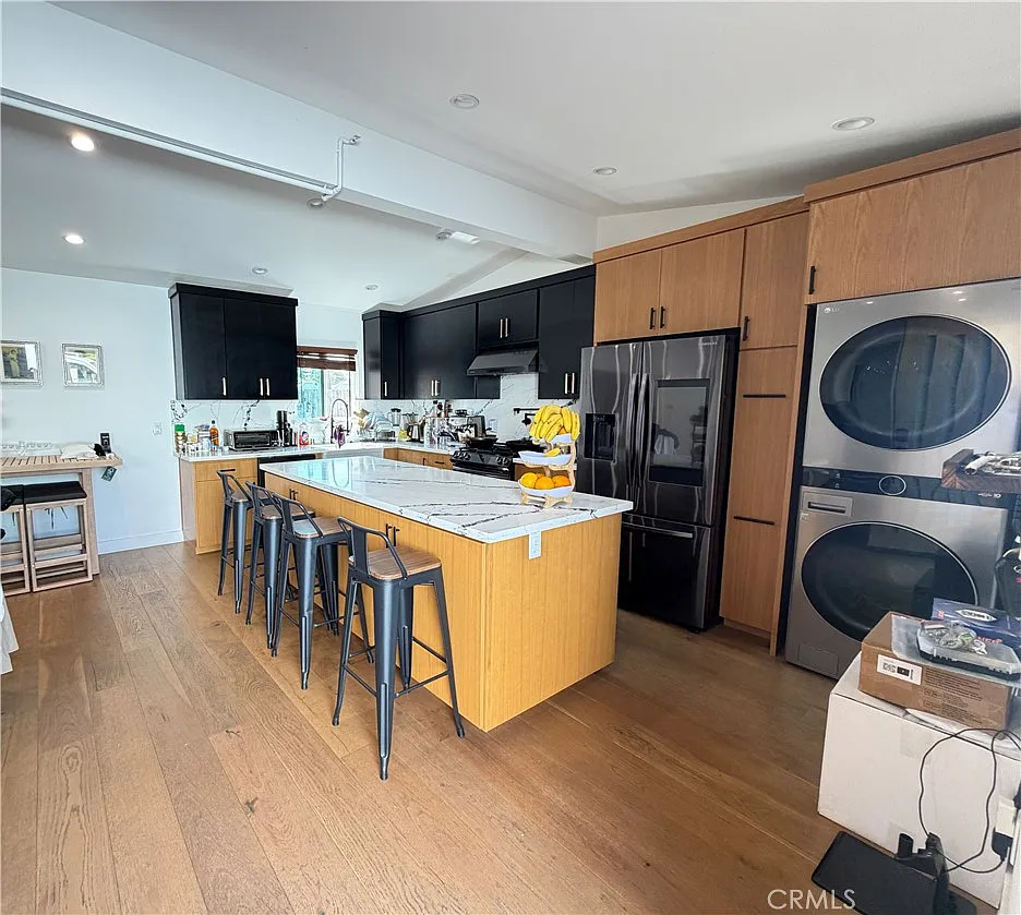 2 bed, 1000 sqft, $3,800 — Photo 2