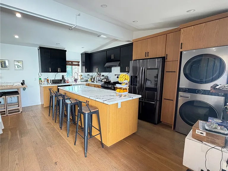 7257 Wilbur Ave — Photo 2