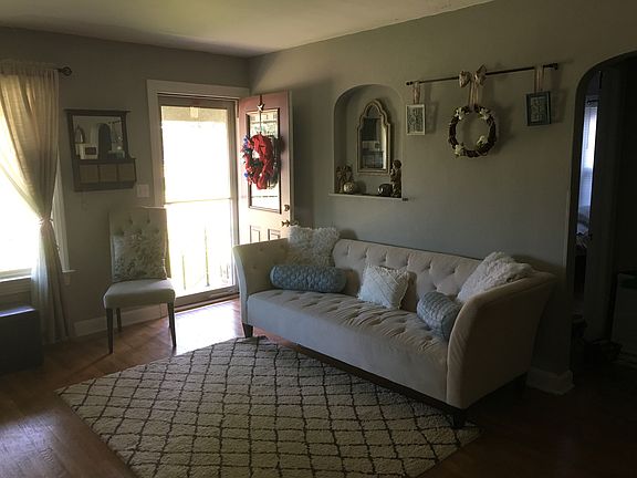 2nd image of 1058 W 23rd St