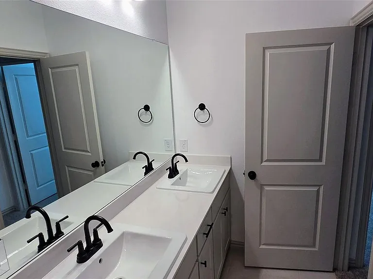 1014 Stockton Dr — Photo 7