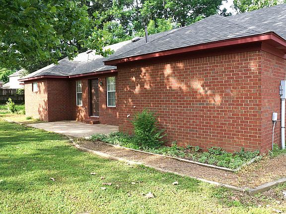 5th image of 180 Brook Hollow Dr