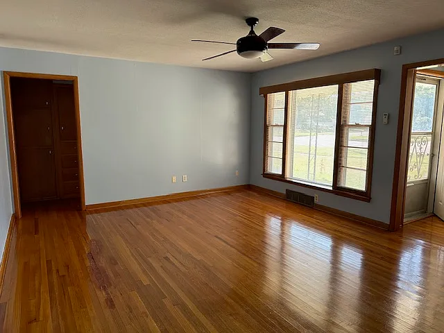 2602 E Pawnee Ave — Photo 2