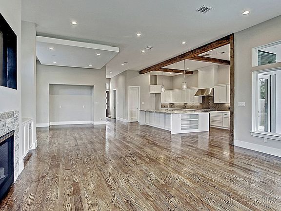 12 foot ceilings very open