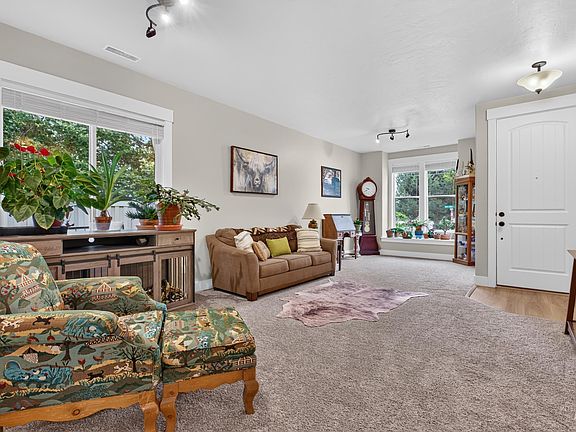 5th image of 1212 White Horse Ridge Dr
