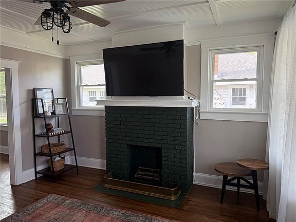 3rd image of 119 N Carlen St