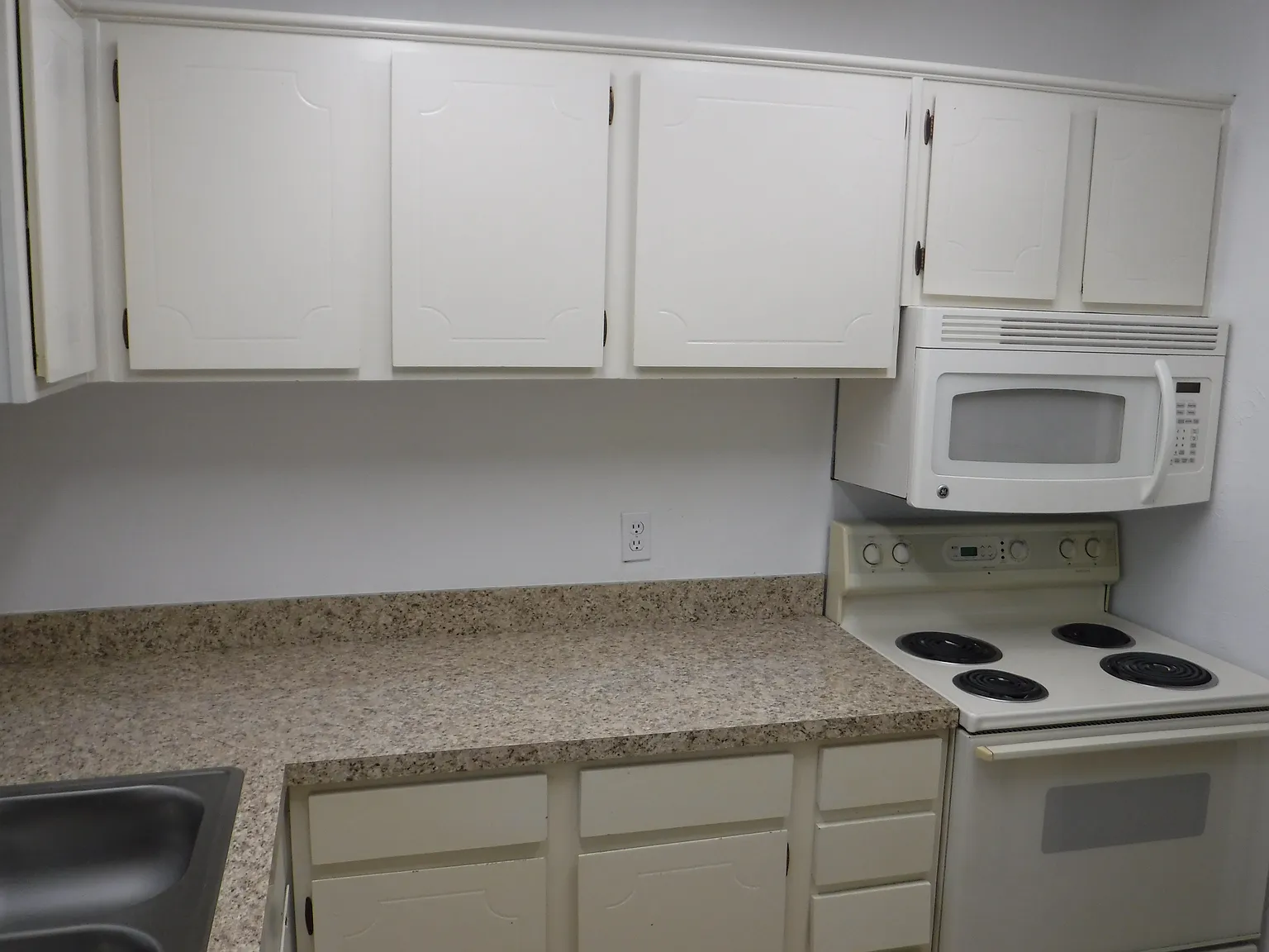 2 bed, 2.5 bath, 1295 sqft, $1,550 — Photo 2