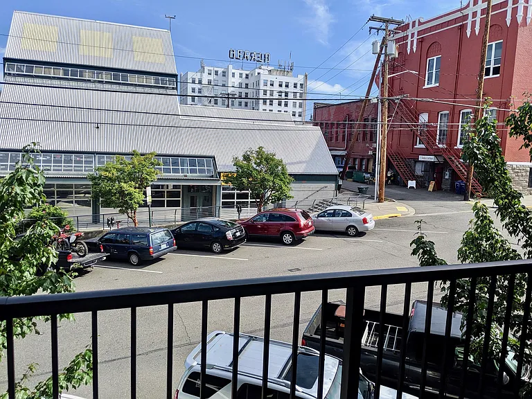 200 E Maple St — Photo 469