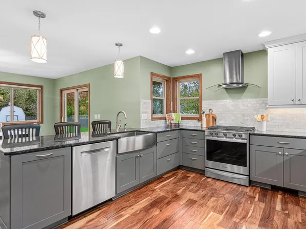 1846 Chatsworth St N, Roseville, MN 55113