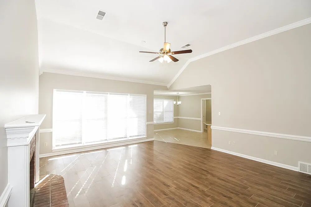 3 bed, 2.0 bath, 2236 sqft, $2,730 — Photo 3