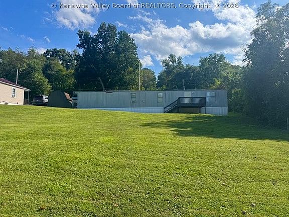 4th image of 325 Circle Dr