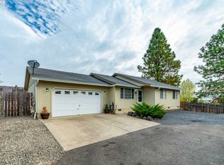 389 Rolling Hills Rd, Roseburg, OR 97471