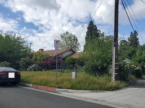 3rd image of 905 Prock St
