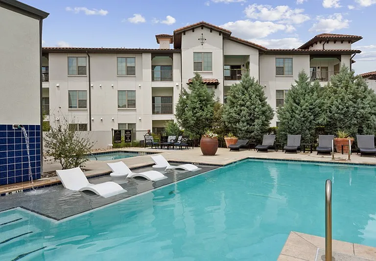 Ambrosio Apartments — Photo 4