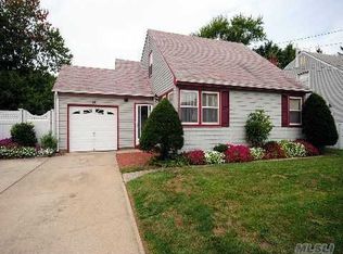 16 Camp Rd, Massapequa, NY 11758
