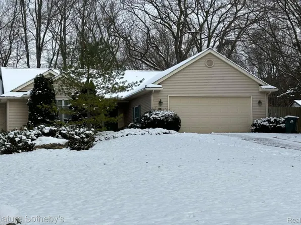 244 Casemer Rd, Lake Orion, MI 48360