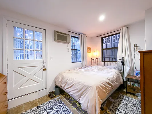 Rented by Compass | media 10