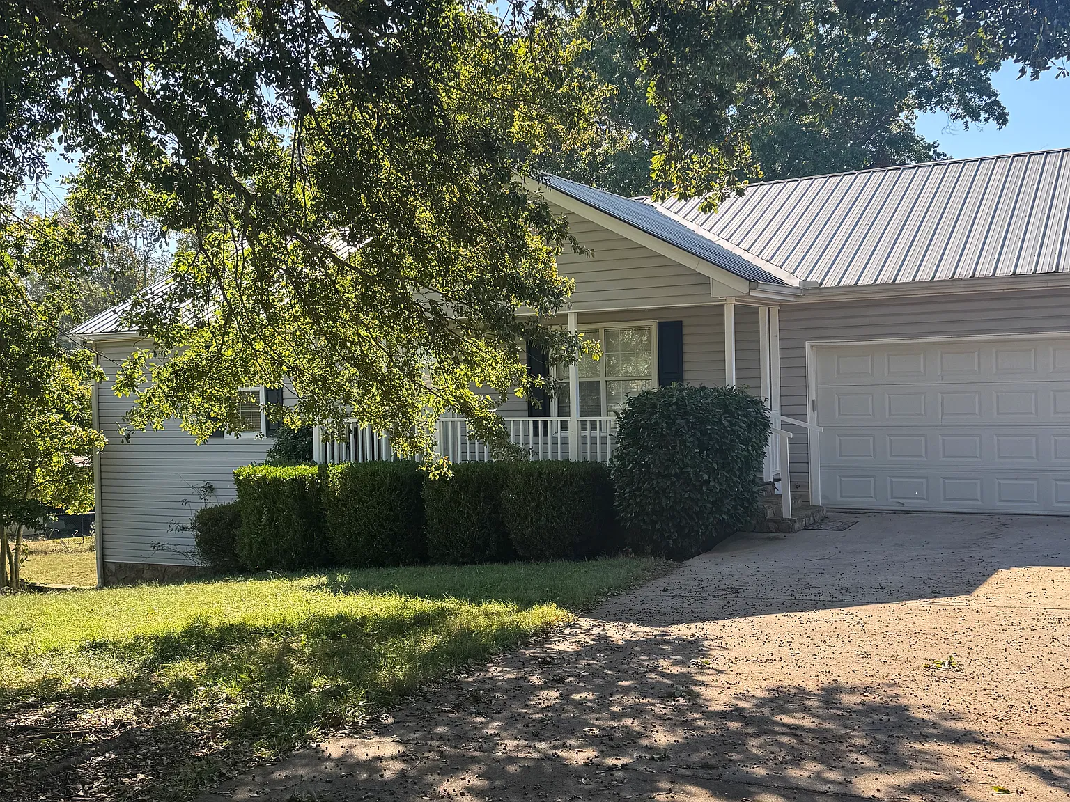 3 bed, 2036 sqft, $2,000 — Photo 1