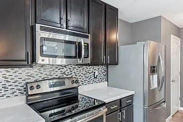 1815 Hyland Green Dr — Photo 13
