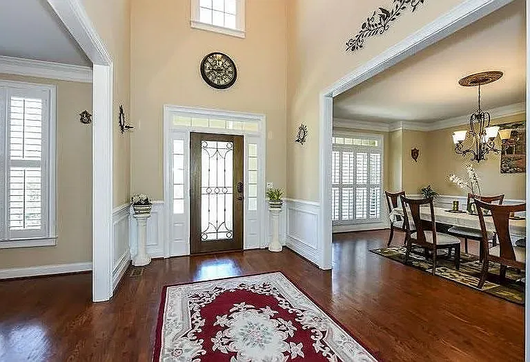 6 bed, 6106 sqft, $4,995 — Photo 4