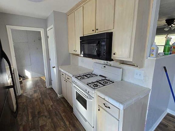 4th image of 310 S Wickham St