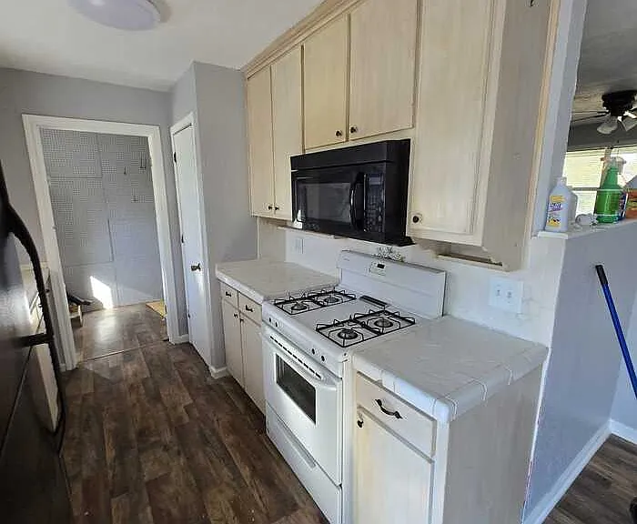 310 S Wickham St — Photo 4