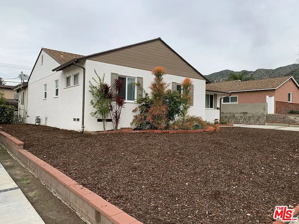 3 bed, 2.0 bath, 1968 sqft, $5,950 — Photo 2