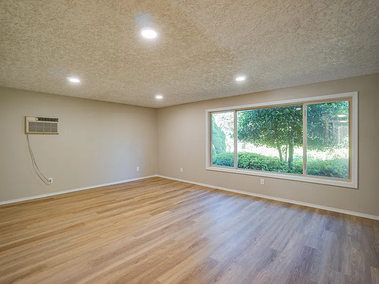6206 NW Cherry St — Photo 8