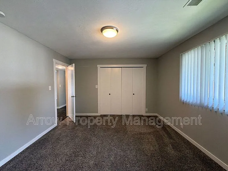 440 Moffitt St #2 — Photo 9