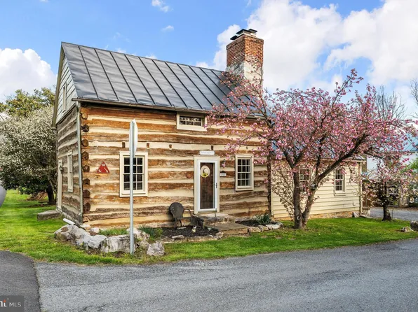 98 King St, Kearneysville, WV 25430