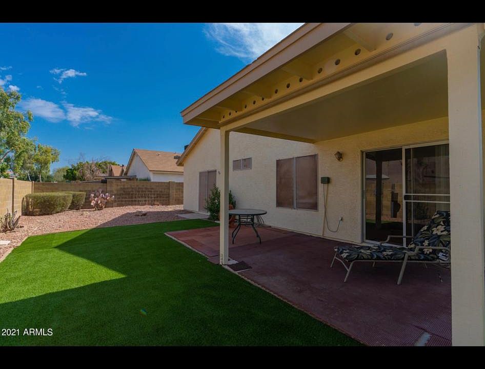 2nd image of 2902 N Villas Ln