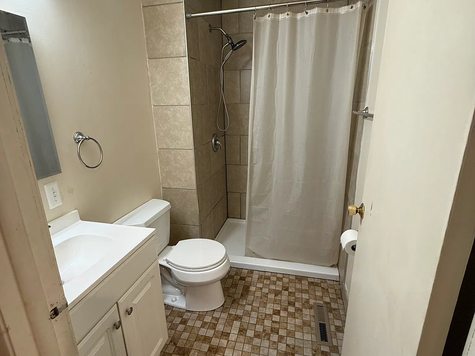 Studio, $850 — Photo 4