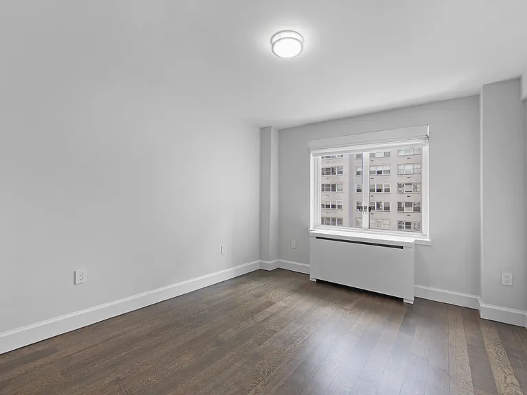 165 E 66th St #9D — Photo 16