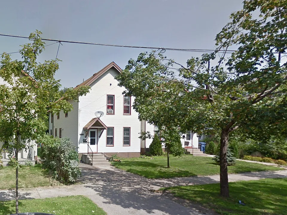 1916 S 7th St
