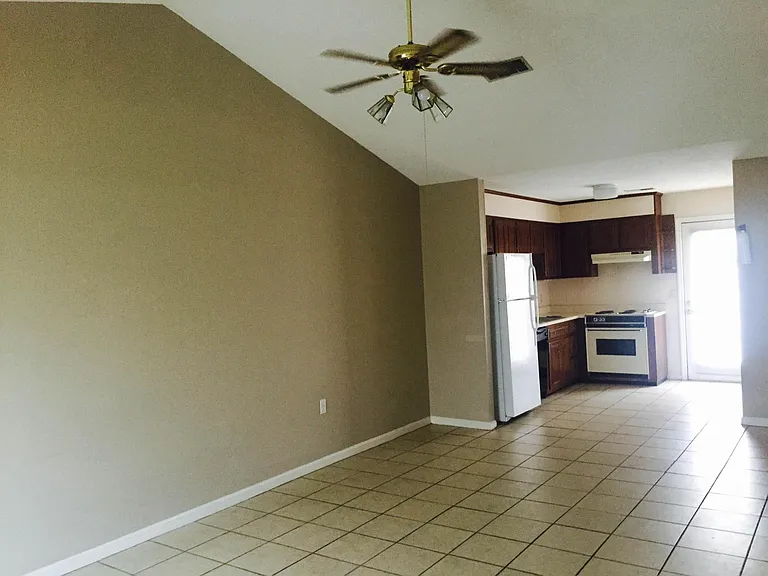 140 Lanier Dr #140 — Photo 2