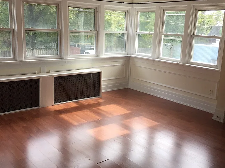 Large living room with wonderful natural lighting