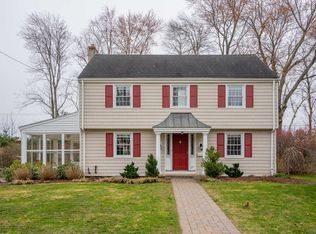 27 Wyndwood Rd, West Hartford, CT 06107