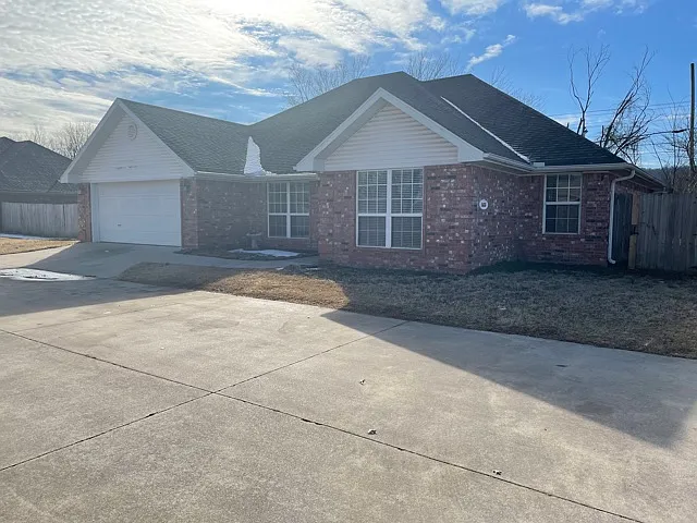 3 bed, 1902 sqft, $1,800 — Photo 3